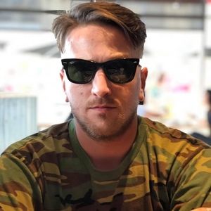 Meet your Posher, Derek